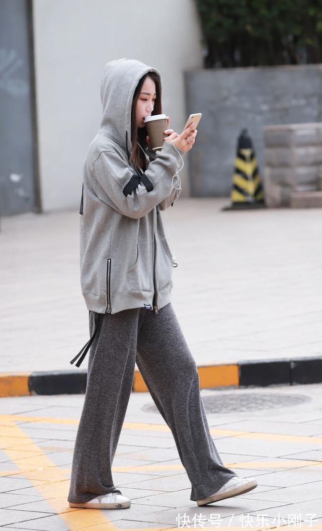 休闲衫 休闲衫搭配牛仔裤，简洁时尚又很拉风，非常有街头的气质感