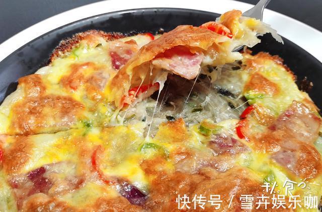 速冻手抓饼|用手抓饼做披萨好吃吗?我做了1盘,拉丝、又多层,吃起来真过瘾