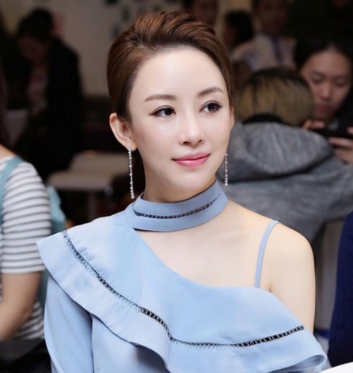 九球王后|她被称为“九球王后”,如今37岁美如少女,穿上私服气质更佳