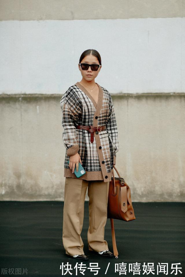 今年不流行风衣了,时髦精都穿“针织开衫”,遮肉显瘦美得不一般