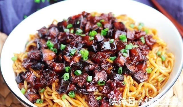 黄豆酱|夏天这样做面条，做一锅不够吃，酱香浓郁，面条劲道，好吃到舔盘