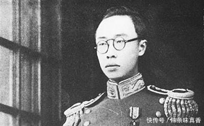 送给|溥仪和女友买衣服,老板要价十万,溥仪送给老板八个字