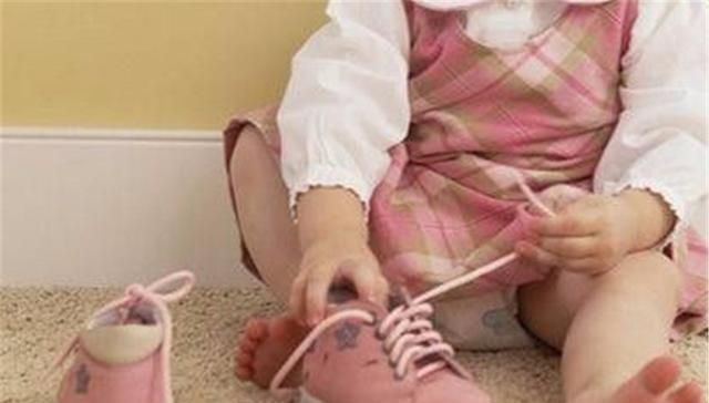 孩子|这种鞋子易导致孩子''脚变形'',很多家长还在给娃穿,别大意