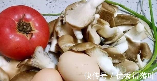 西红柿|西红柿别再煮汤了，和这两种食材一起炒更好吃，你试试就知道~！