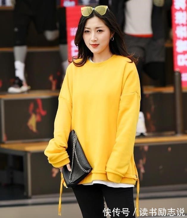 温文尔雅 黑色修身上衣搭配修身牛仔裤,娇嫩丰盈,温文尔雅!