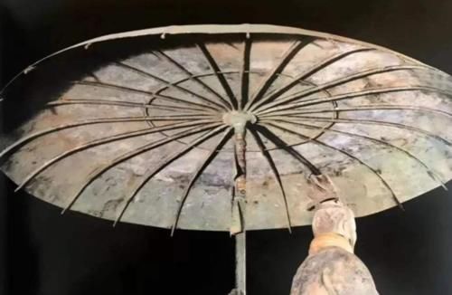 浪得虚名|你知道秦始皇铜车马上那把伞，有多逆天吗？古代黑科技真不是浪得虚名