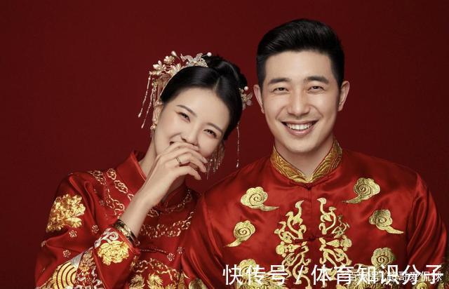篮坛|篮坛喜事,2米08中锋晒婚纱照,妻子世界冠军,1米93大长腿美女