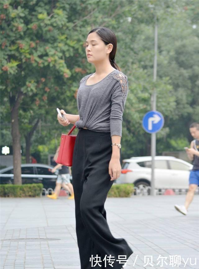 简单|黑白条纹T恤配阔腿裤,简单大方,休闲大方