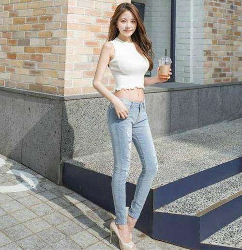 搭配 时尚美女,搭配紧身牛仔裤, 气质十足修身显高的视觉感