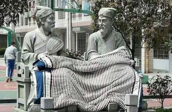 晒被子|大学生“晒被子”方式火了,花样百出创意不断,让人看了忍俊不禁