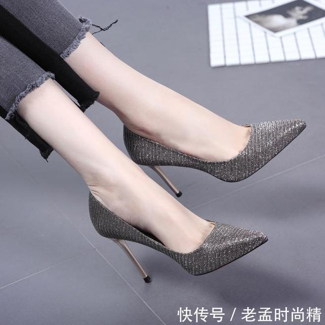 高跟鞋|细跟与尖头搭配,尖头细跟高跟鞋是女人味的十足体现