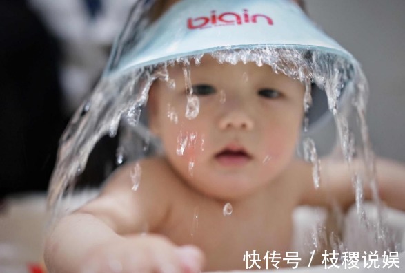 孩子|马上冬天,4个时间不要给孩子洗澡,会破坏免疫,家长要谨记