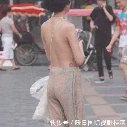 肚兜|街拍: 任性了, 穿一件“肚兜”就出街, 身材好无禁忌?