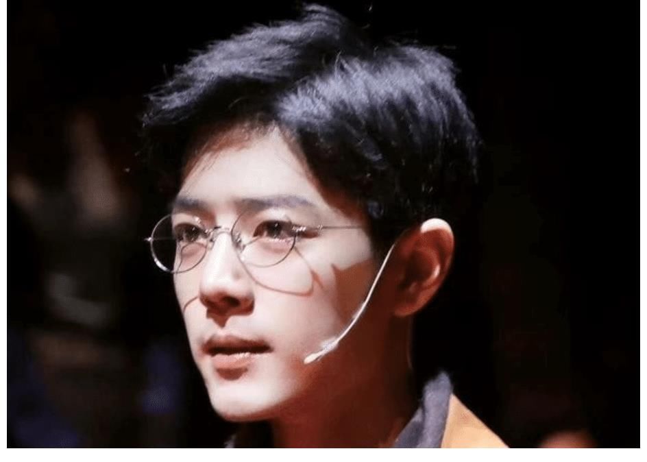 肖戰(zhàn)《如夢(mèng)之夢(mèng)》演出圓滿成功！回京備受追捧，導(dǎo)演對(duì)他評(píng)價(jià)極高