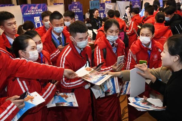 全国高校模特空乘专业推介会在青岛举行