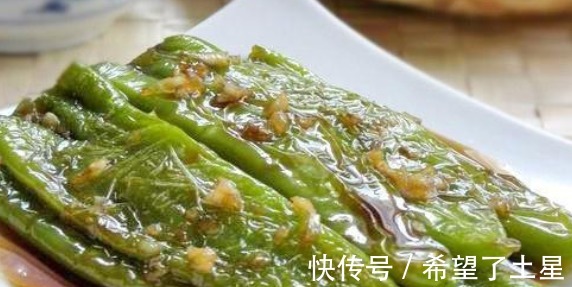 炒虎皮青椒，先放油，还是青椒很多人不懂，难怪青椒油腻不入味！