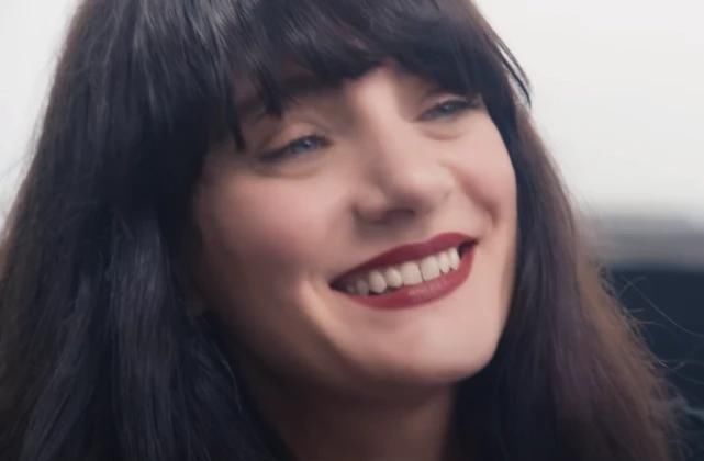 香奈儿化妆师给克里斯汀化妆，开始以为眼线画错了，最后才明白什么是大神