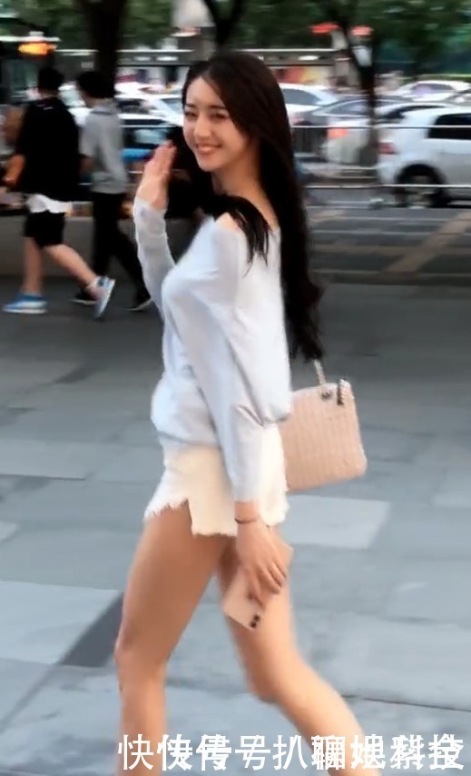 在街上能看到这样美丽的小姐姐，也是一种幸福吧