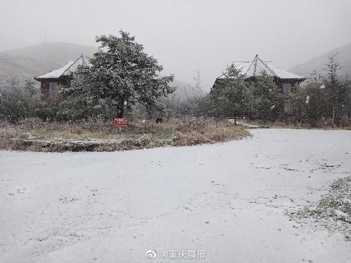 银装素裹|银装素裹！城口黄安坝景区下雪了