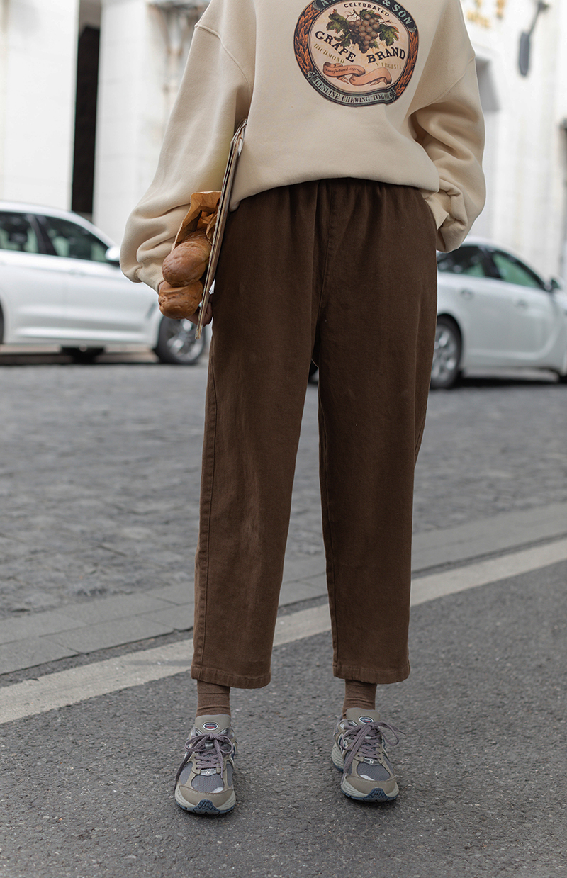 穿搭 冬季要拒绝“老气感”,快安排上这3条高级色裤装,洋气炸了