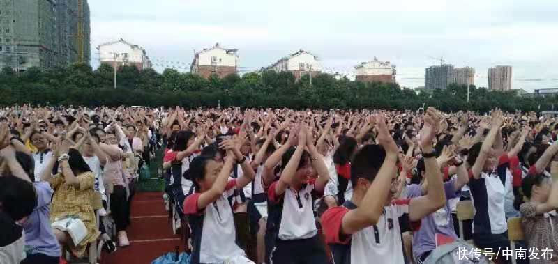 学习习惯|超燃！鄂南高中千余学子互动 高考励志演讲