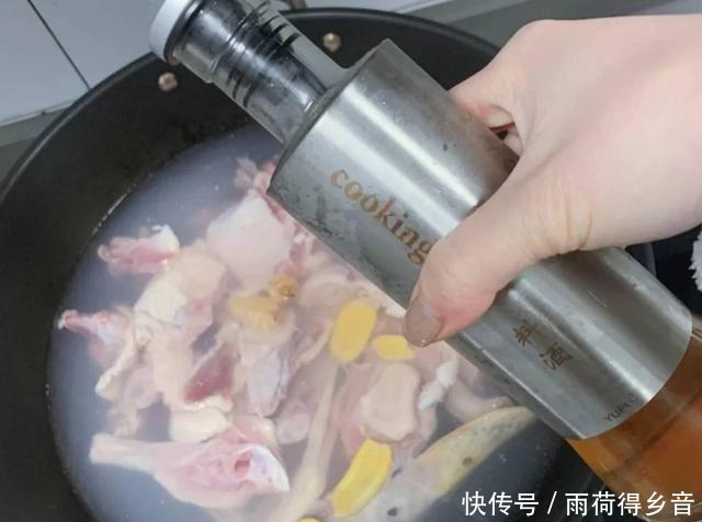 这样炖老鸭汤,鲜香无比,营养滋补,老人小孩都爱吃