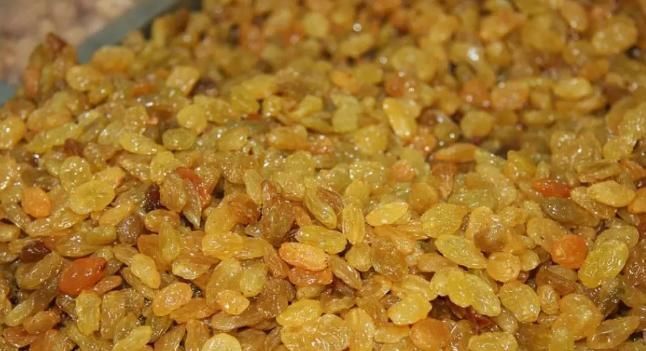 肾益肝|含铁量是葡萄的15倍!葡萄干这么吃,营养翻倍,帮你养出好气血