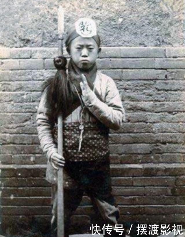 罕见|义和团罕见老照片手拿大刀,号称刀枪不入,图8钝刀行刑很残忍