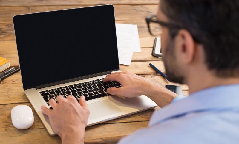 颈椎病|颈椎疼、脖子僵多半是3个原因所致教你2招,和颈椎病说拜拜