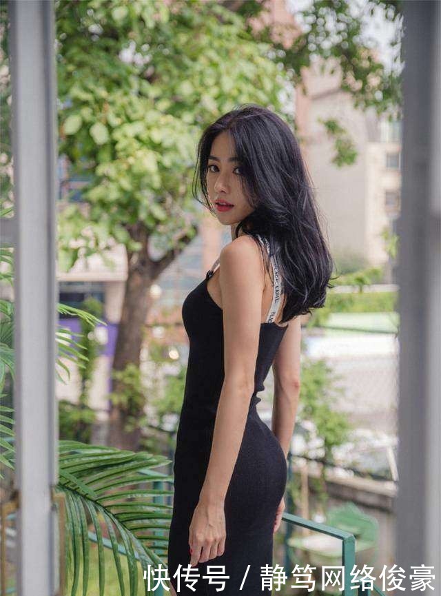 时尚街拍|时尚摆拍:清纯女神穿连衣裙,窈窕身姿惹人醉!