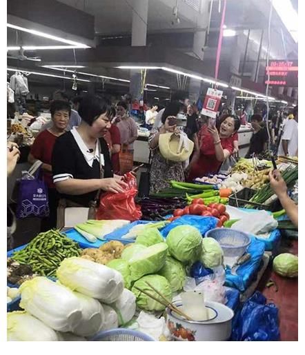 夺冠|杨倩夺冠后有多火？白敬亭送祝福 清华为她征婚 母亲买菜被围观