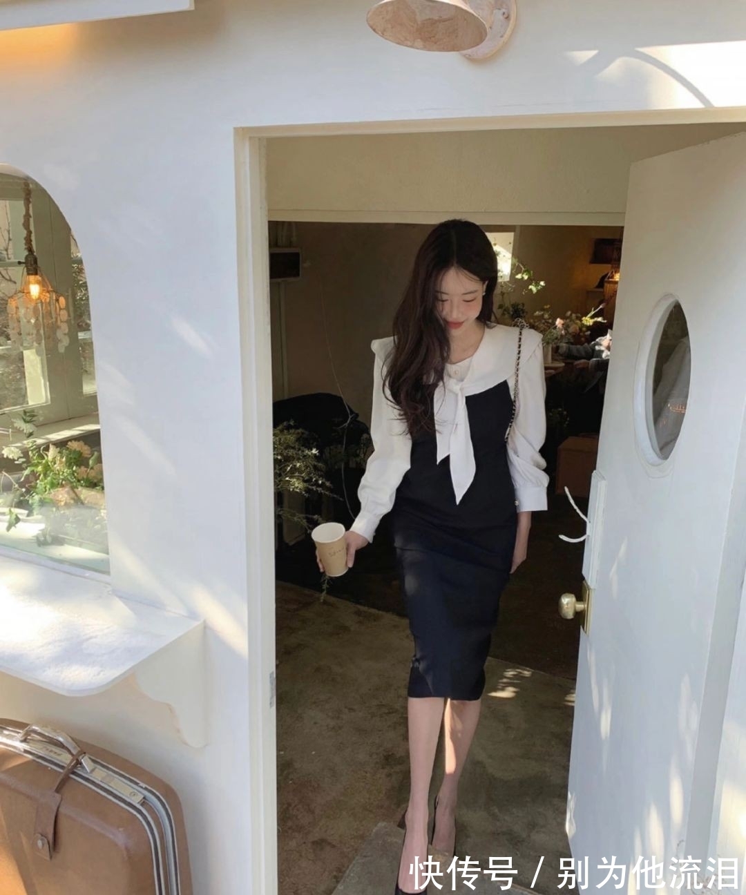 轻奢 韩国小姐姐适合“冷淡风”,选择简约色服饰搭配,造型轻奢又高级