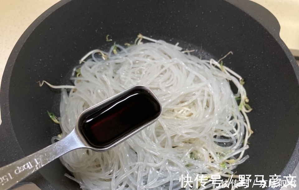 秋天此菜每周吃二次,清爽可口有筋道,简单省事,上桌就光盘