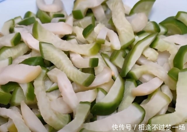 无水无油|腌萝卜条的家常做法,简单易学,酸甜口味,超级下饭