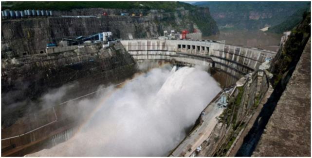 冒死|52名飞行员冒死撞大坝,200多家军工厂被淹,德国遭遇沉重打击