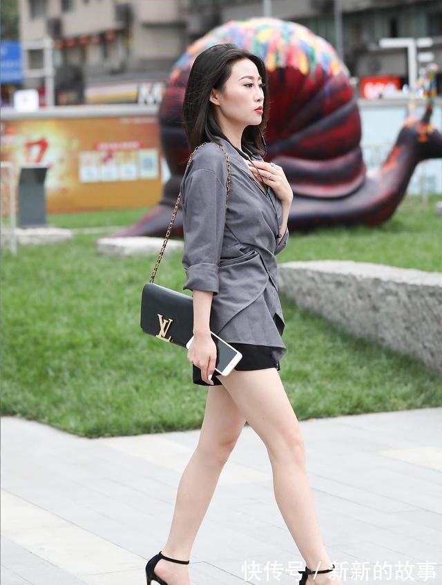 高跟鞋 腿长的女生,都喜欢时尚的穿搭,配上高跟鞋,清新靓丽又时尚潇洒!