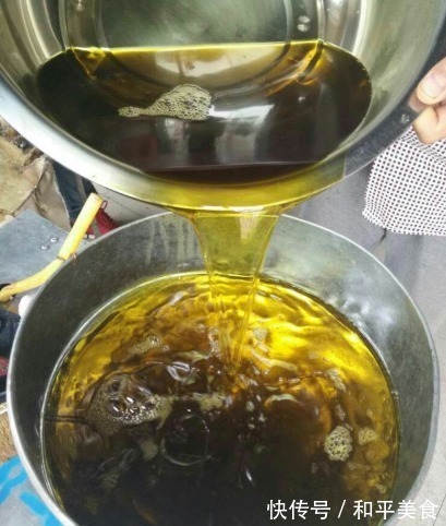 小磨香油|街头“现榨芝麻油”,味道香还不贵,实则机器暗藏玄机!别贪便宜
