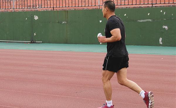 跟着我一起|跑完5公里,配速多少算达标?年龄不同,标准也不同,自测看看