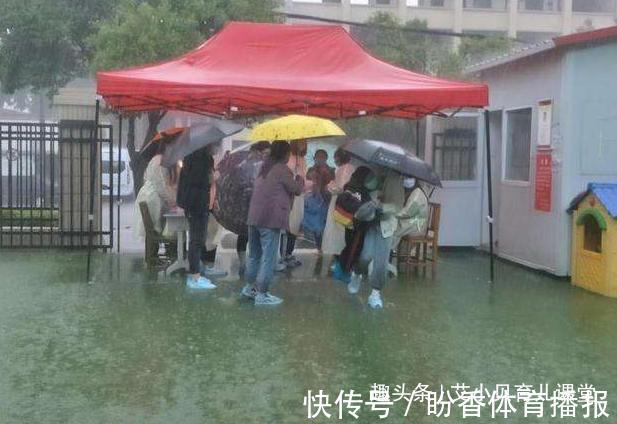 小朋友|幼儿园老师坦言,最讨厌父母“接娃放学”的3种行为,你也许做过