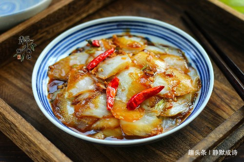 白菜帮不要扔，教你开胃做法，爽口下饭，比肉都招人待见