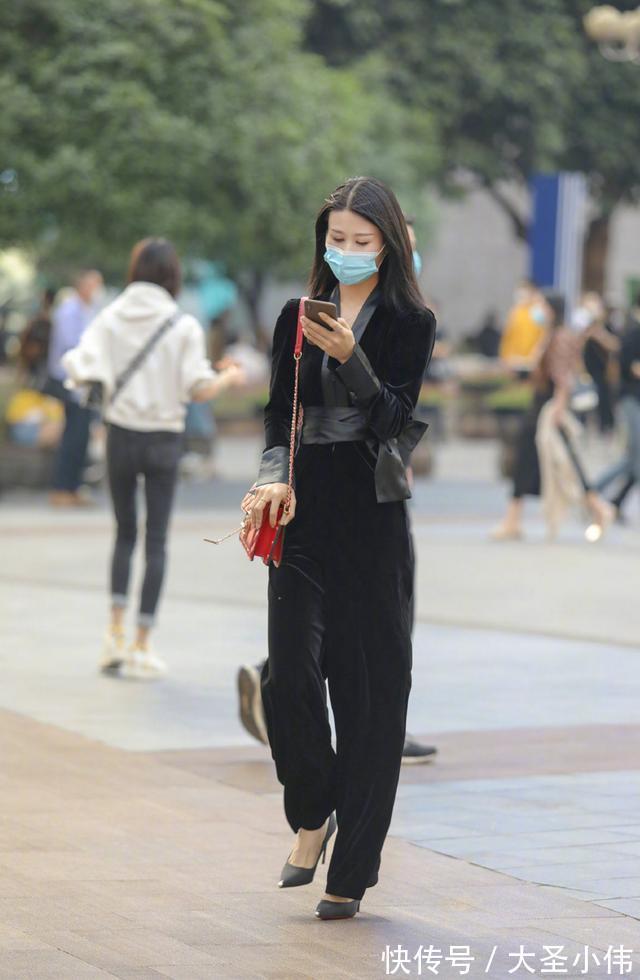 宽松裤|宽松裤舒适又好穿,合适的鞋子搭配更惊艳,简单穿出女神范