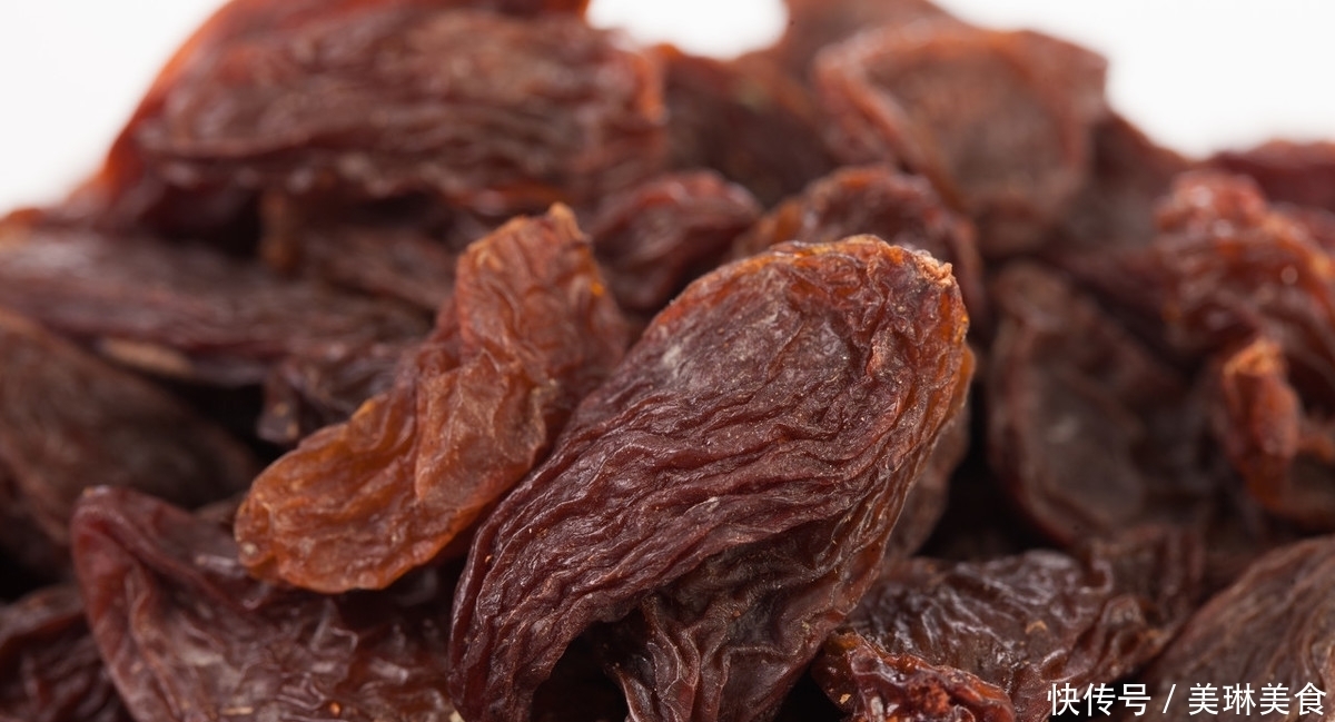 吃葡萄干时,需要水洗吗?多数人都做错,不懂相当于白吃!