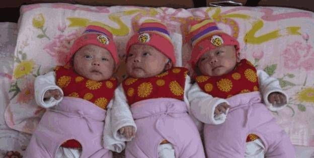 龙凤胎|刚生下龙凤胎,虚弱的孕妇感觉肚子还在动,医生惊喜发现还有一孩