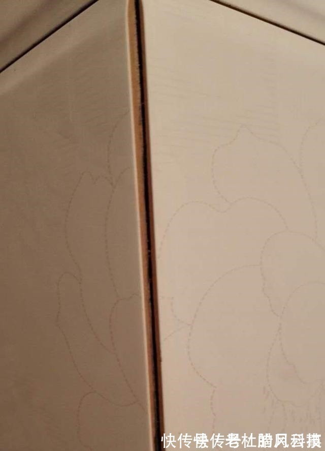 压条|贴瓷砖,倒角好还是用压条好设计师坚持要倒角,瓦工却不乐意了!