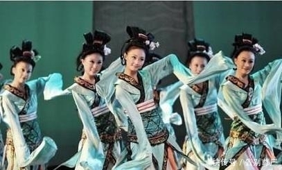 太后|皇帝宴请太后,一枚烟花弹直钻太后座下,太后决定:不再垂帘听政