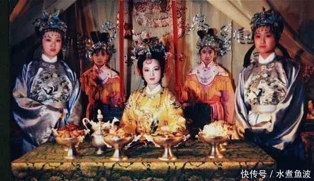 贾宝玉|作者安排贾元春在夜里省亲，是啥意思难道她是鬼