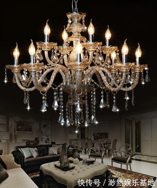 地板|家里装修时，她得罪了一个木工，木工偷偷在她的地板下钉了颗钉子