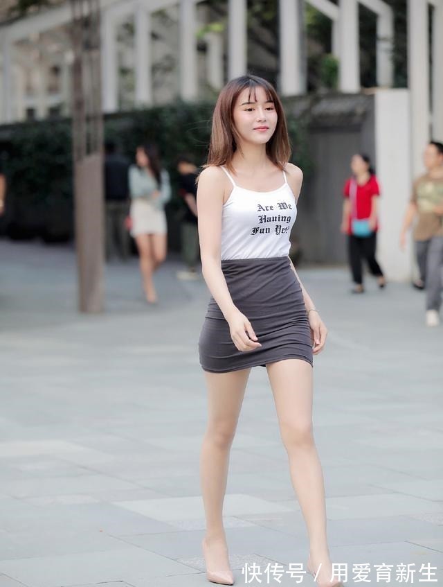 裙装 裙装这样穿搭,简约又显气质,造型也更具青春活力!
