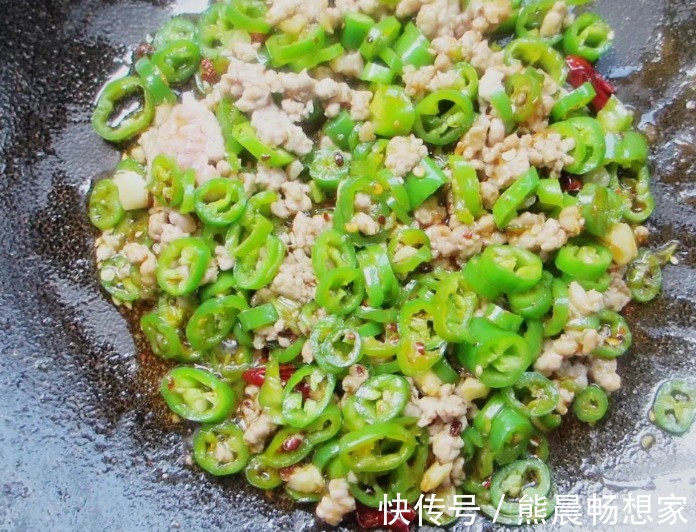 天然的“血管清洁剂”发现了,每天炒一盘,软化血管,血管不堵了