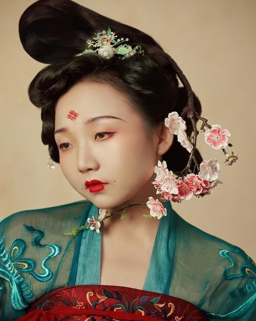 张彬彬|选一个人拍偶像剧？金靖放弃张彬彬选了何洛洛，给的理由很真实